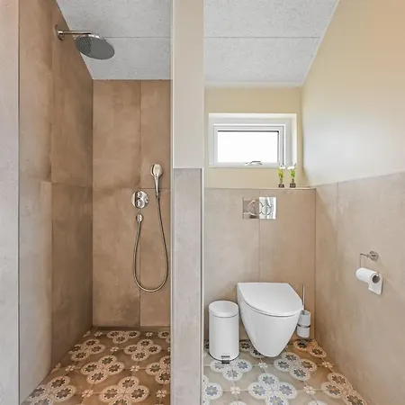 Antonette - 1-8km From The Sea By Interhome