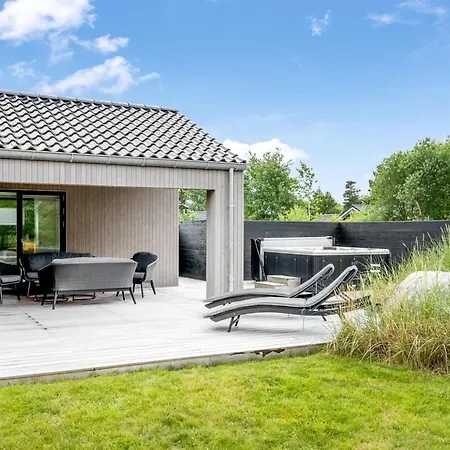 Antonette - 1-8km From The Sea By Interhome